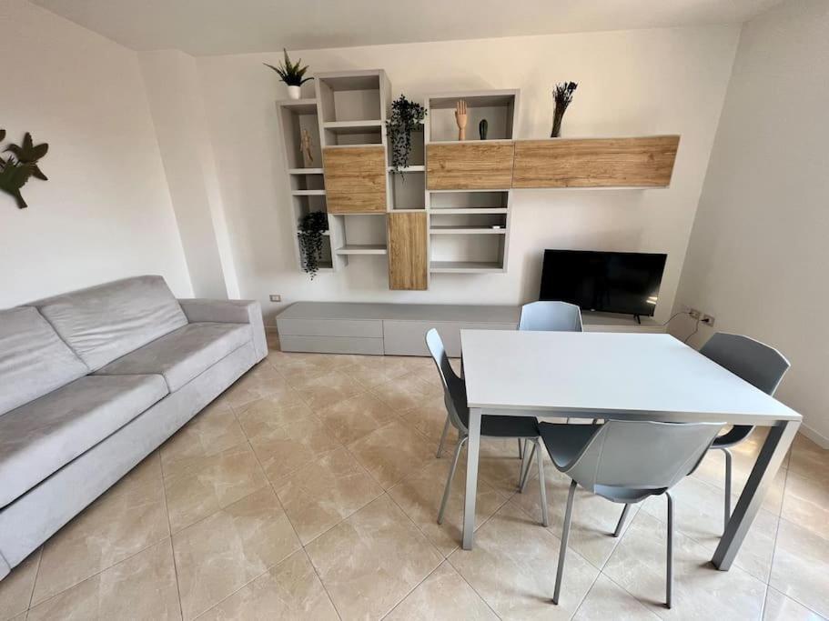 Beija Flor-Trilocale Piazza Garibaldi N18 Apartment เดเซนซาโนเดลการ์ดา ภายนอก รูปภาพ