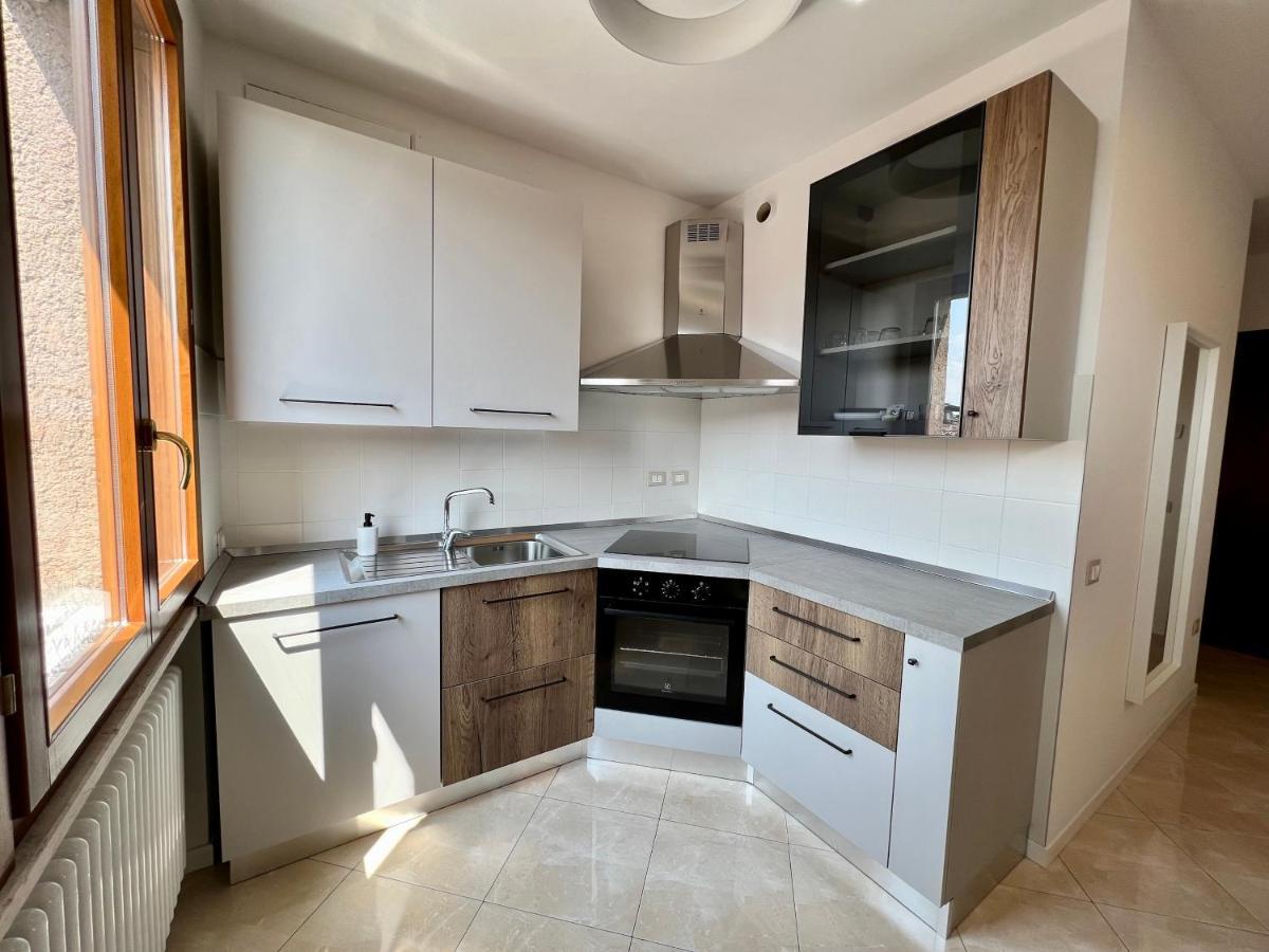 Beija Flor-Trilocale Piazza Garibaldi N18 Apartment เดเซนซาโนเดลการ์ดา ภายนอก รูปภาพ