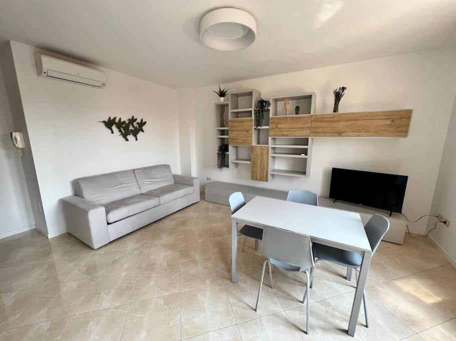 Beija Flor-Trilocale Piazza Garibaldi N18 Apartment เดเซนซาโนเดลการ์ดา ภายนอก รูปภาพ