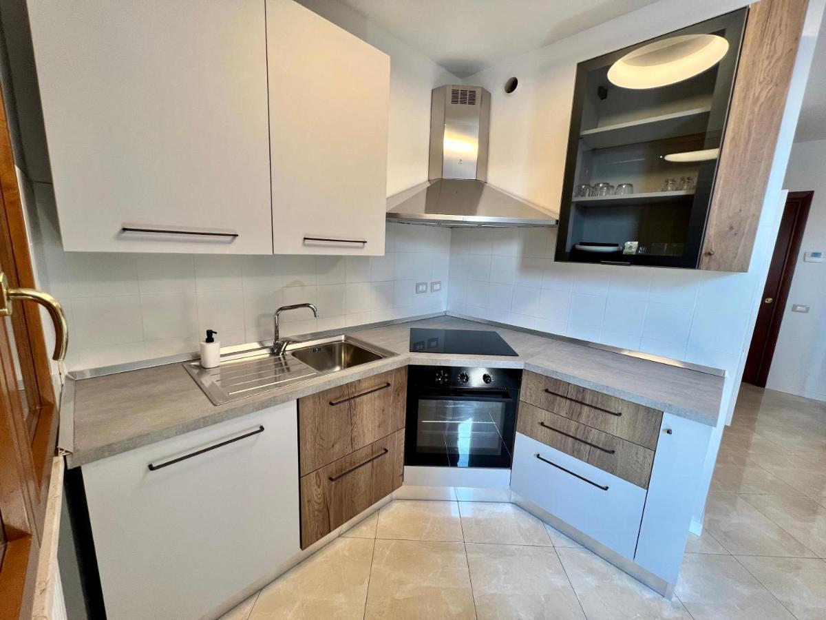 Beija Flor-Trilocale Piazza Garibaldi N18 Apartment เดเซนซาโนเดลการ์ดา ภายนอก รูปภาพ